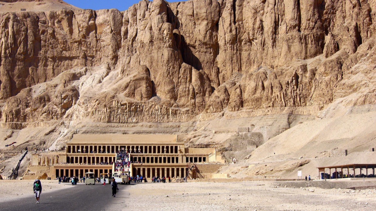 Deir el-Bahari, under the cliff